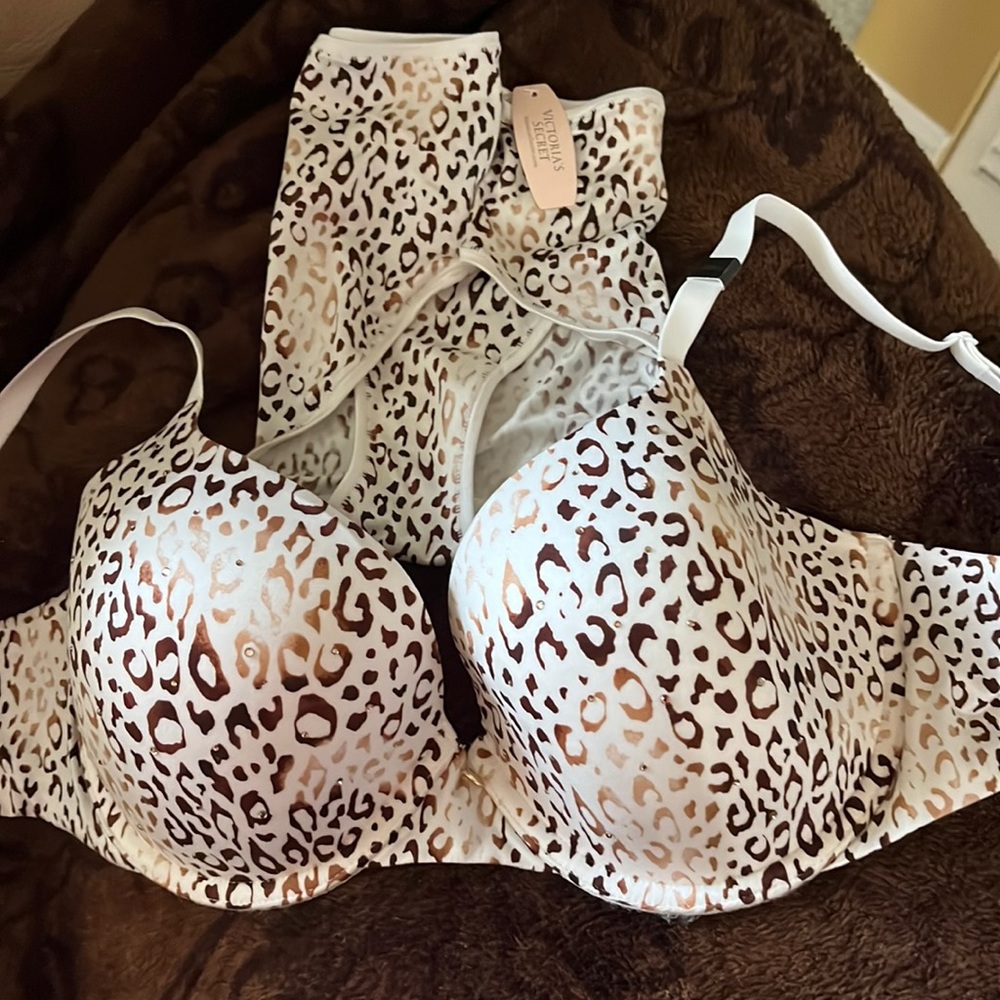 Victoria’s Secret Bra and Hiphugger Set